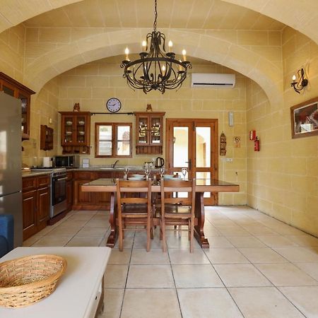 Superb Maltese Farmhouse With Private Pool Villa Victoria Bagian luar foto