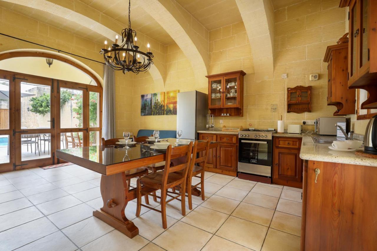 Superb Maltese Farmhouse With Private Pool Villa Victoria Bagian luar foto