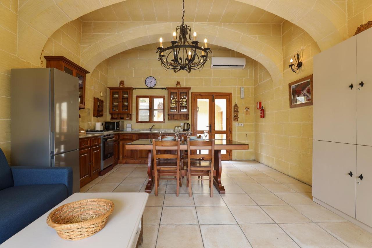 Superb Maltese Farmhouse With Private Pool Villa Victoria Bagian luar foto