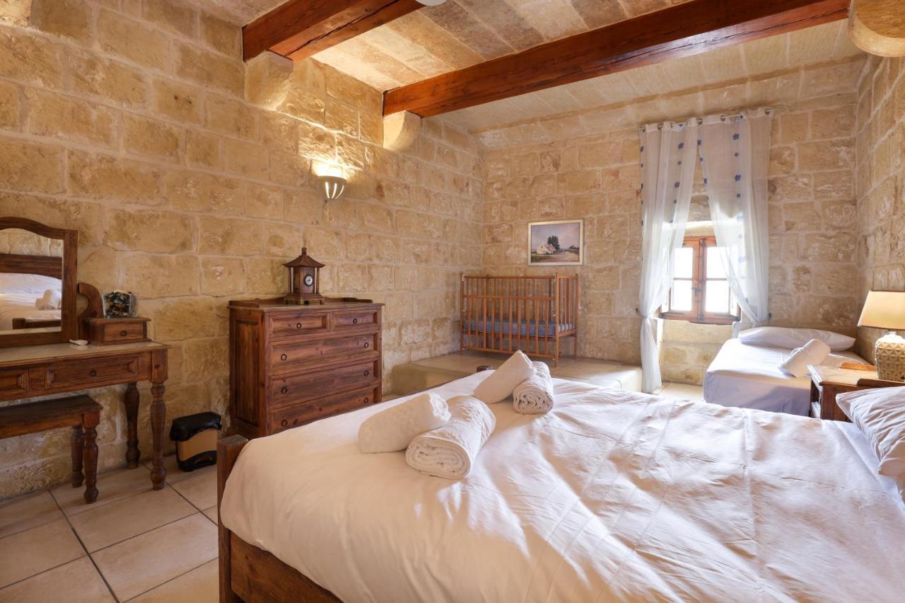Superb Maltese Farmhouse With Private Pool Villa Victoria Bagian luar foto