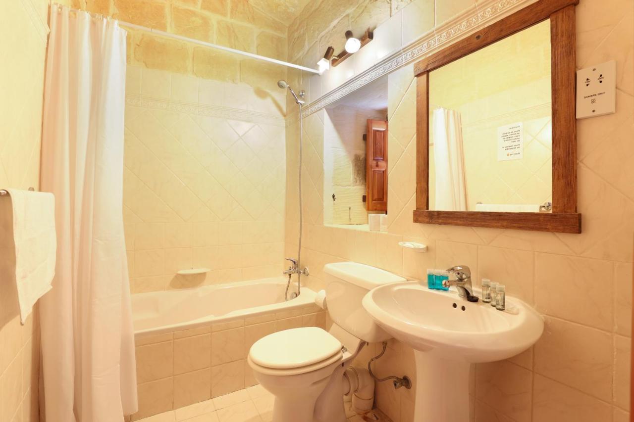 Superb Maltese Farmhouse With Private Pool Villa Victoria Bagian luar foto